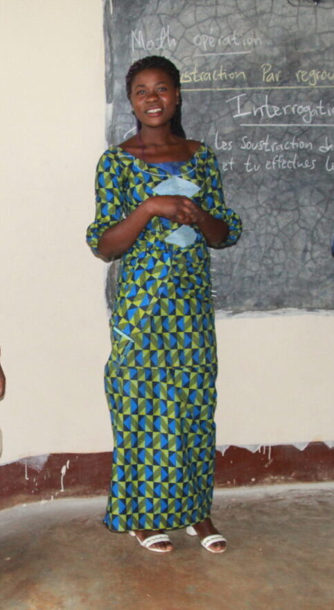 lerares complex scolaire fondation Adavoc basisschool stichting Adavoc Kavumu Oost-Congo DR Congo schoolbord schoolklas lesgeven docent