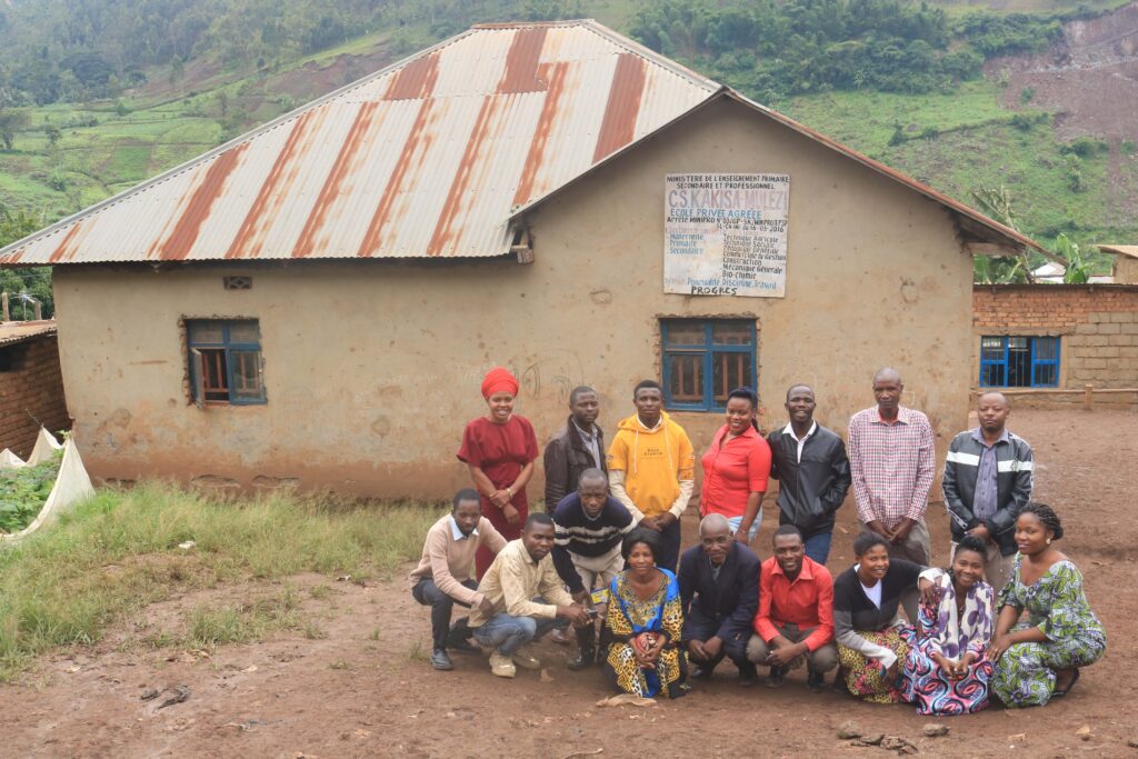 Docententeam school Kakisa Mulezi wijk Panzi Bukavu stichting Adavoc project oever Ruzizi rivier grens DR Congo Rwanda